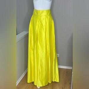 Long Sz 6 Full 45” Back Zip Bright Yellow Taggeta Satin Full Lined Skirt